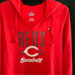 NWOT Cincinnati Reds sweatshirt.